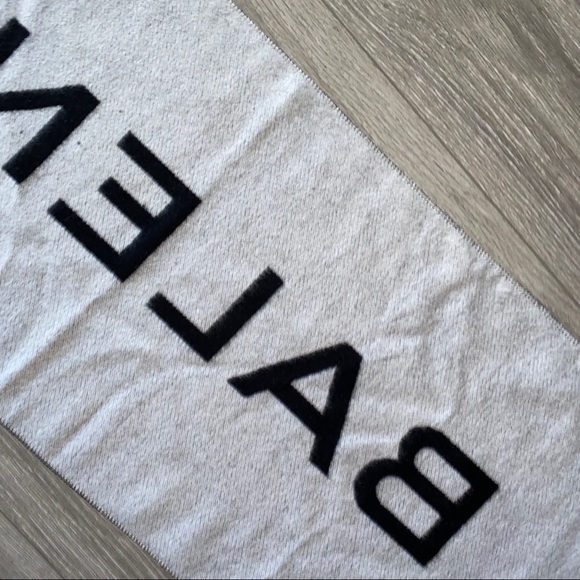 Balenciaga Logo Wool Scarf - Picture 6 of 10